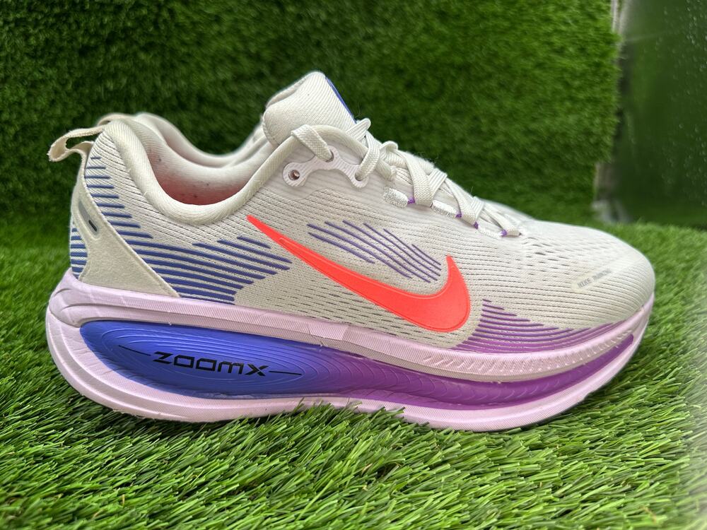 Nike Vomero 18 HM6804-112 Athletic Sneaker Women's 8 White Mesh Running Jogging